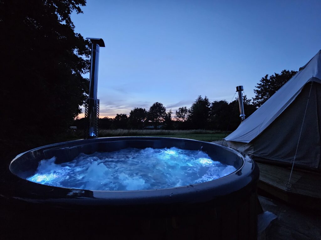 Hot tub Glamping at Sunset